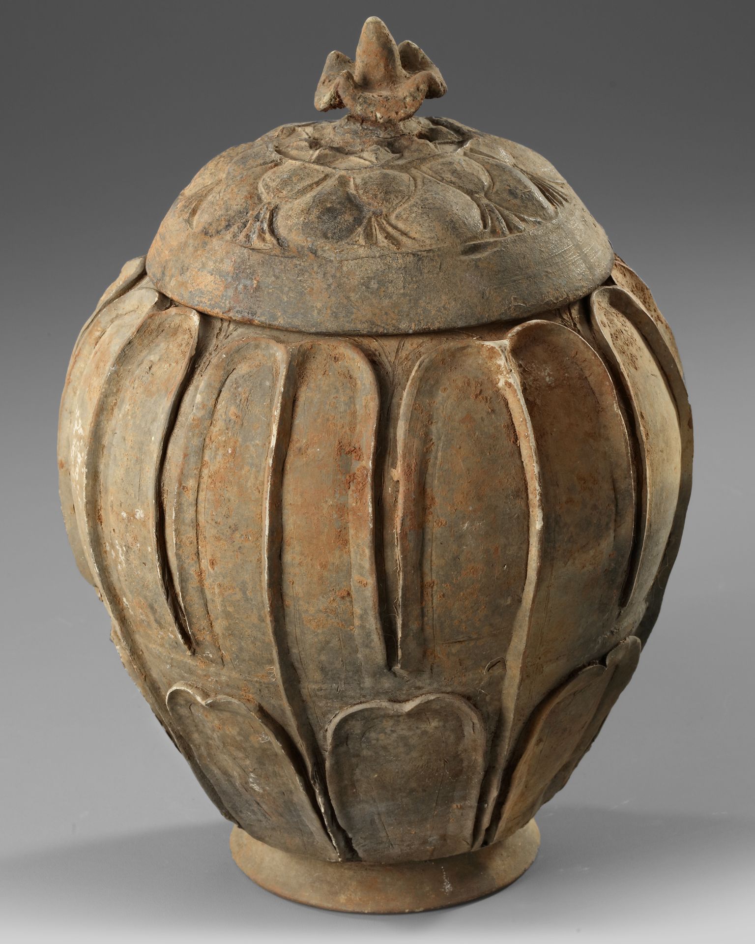 A CHINESE BUDDHIST JAR, YUAN DYNASTY (1279-1368 AD) - Bild 3 aus 6