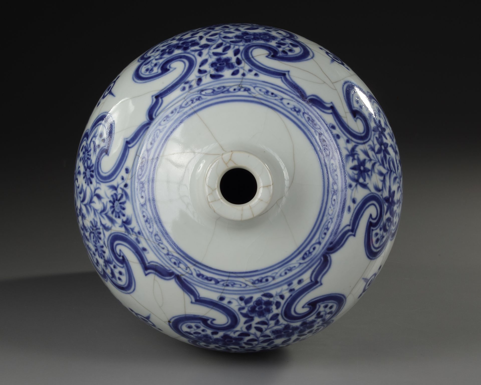 A LARGE CHINESE BLUE AND WHITE MEIPING VASE, YUAN DYNASTY OR LATER - Image 3 of 4