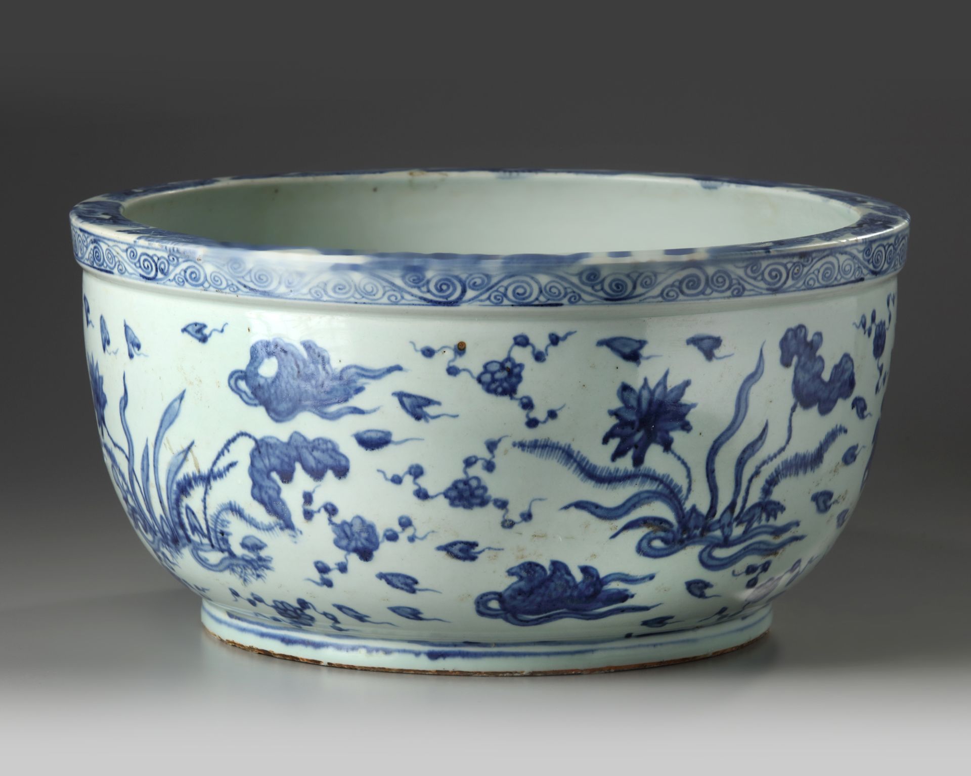 A CHINESE BLUE AND WHITE DUCKS AND LOTUS' BASIN, MING DYNASTY (1368-1644) - Image 3 of 6