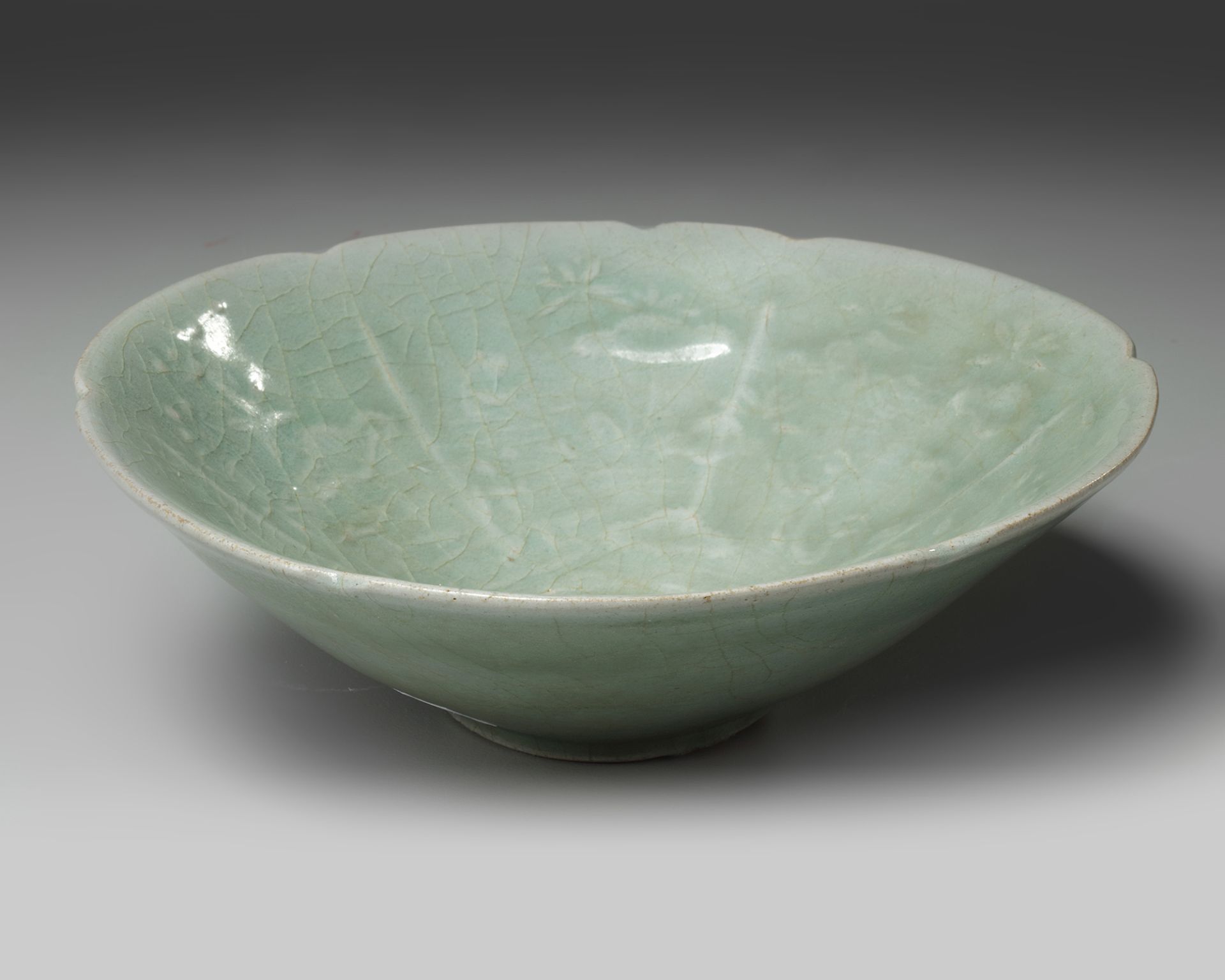 A KOREAN CELADON GLAZED LOBED BOWL, GORYEO PERIOD (918 - 1392) - Image 4 of 5