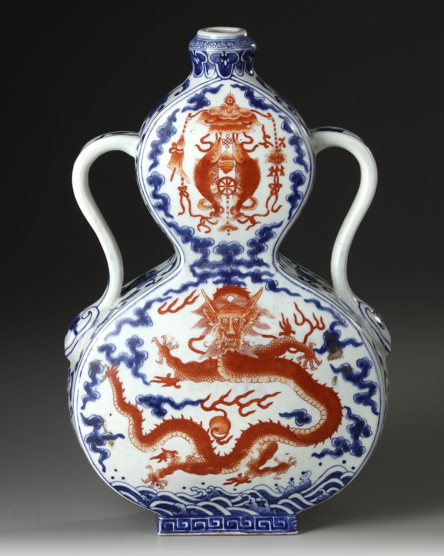 A CHINESE IRON-RED DECORATED DOUBLE GOURD MOON FLASK, 19TH-20TH CENTURY - Image 2 of 3
