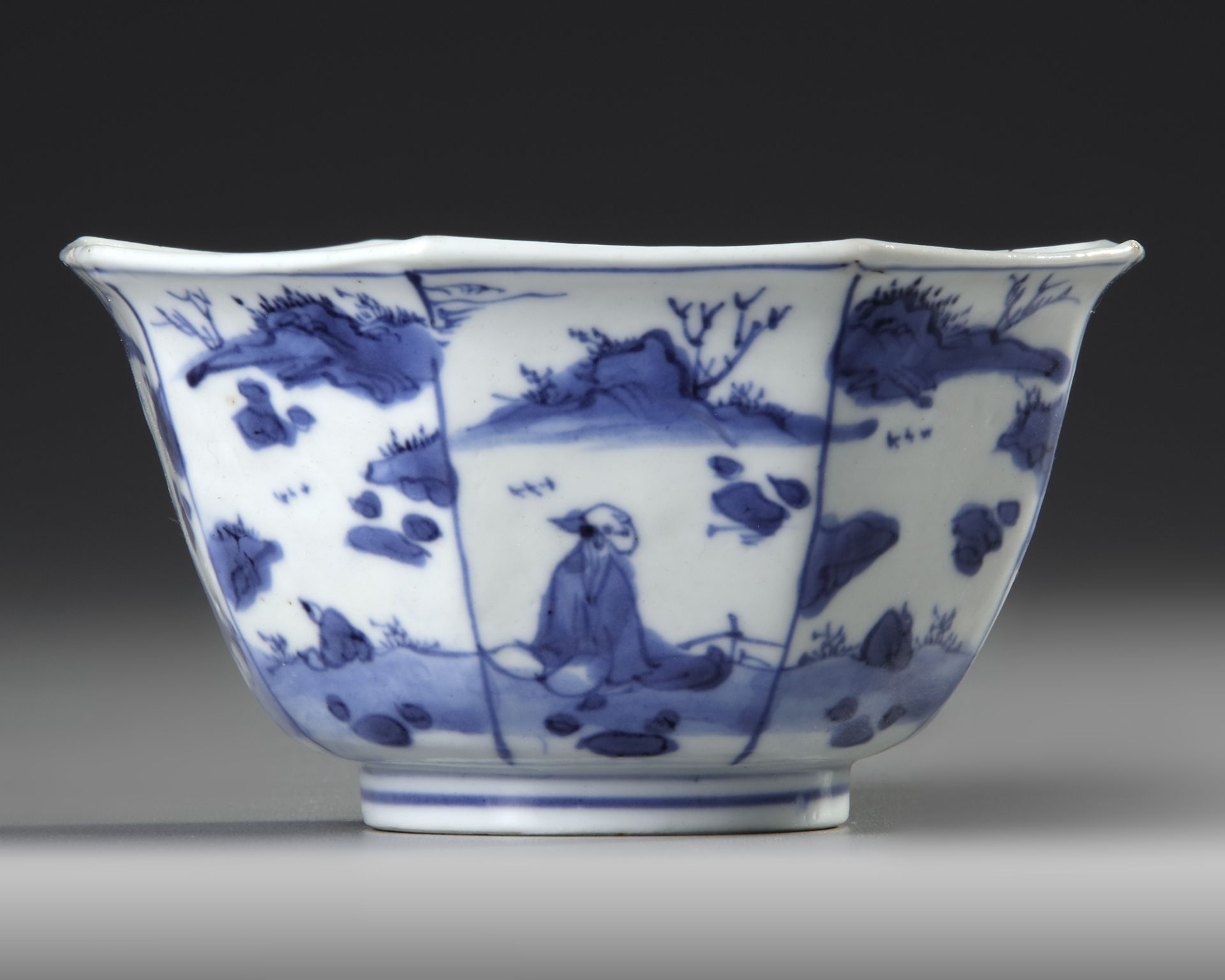 A CHINESE BLUE AND WHITE OCTAGONAL BOWL, 17TH CENTURY