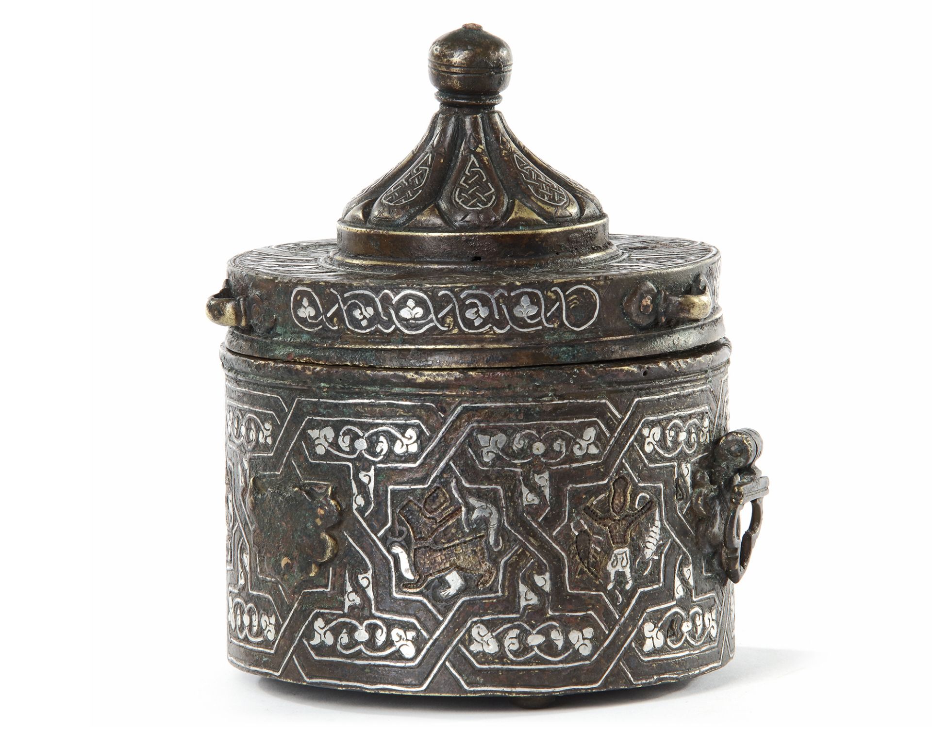 A FINE BRONZE INKWELL WITH A DOMED LID, KHORASAN, PERSIA, EARLY 13TH CENTURY - Image 2 of 4