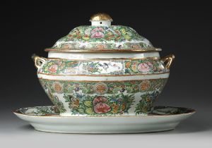 A CANTONESE FAMILLE ROSE TUREEN, COVER AND STAND, 19TH CENTURY