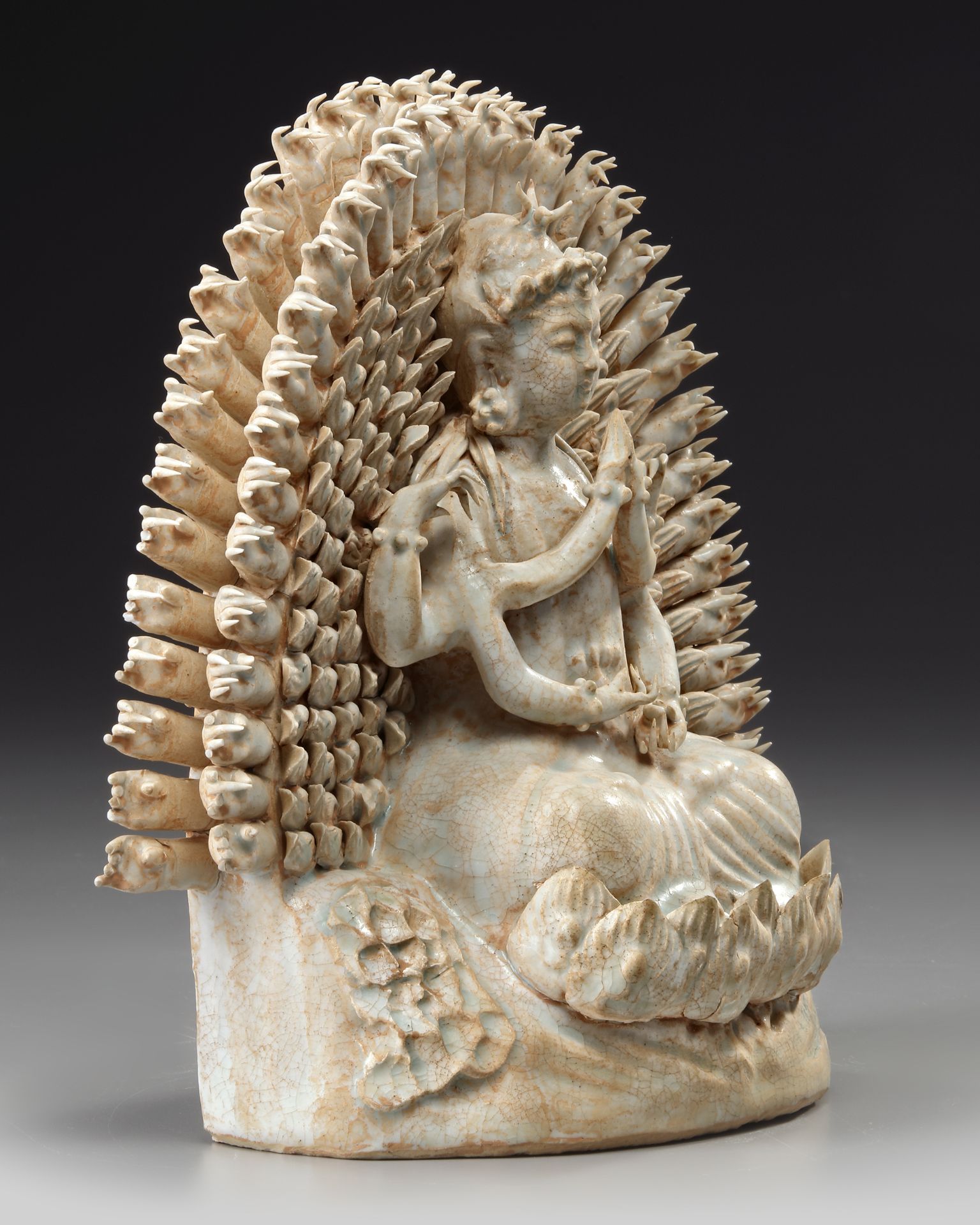 A CHINESE QINGBAI STATUE OF GUANYIN, MING DYNASTY (1368-1644) - Image 5 of 5
