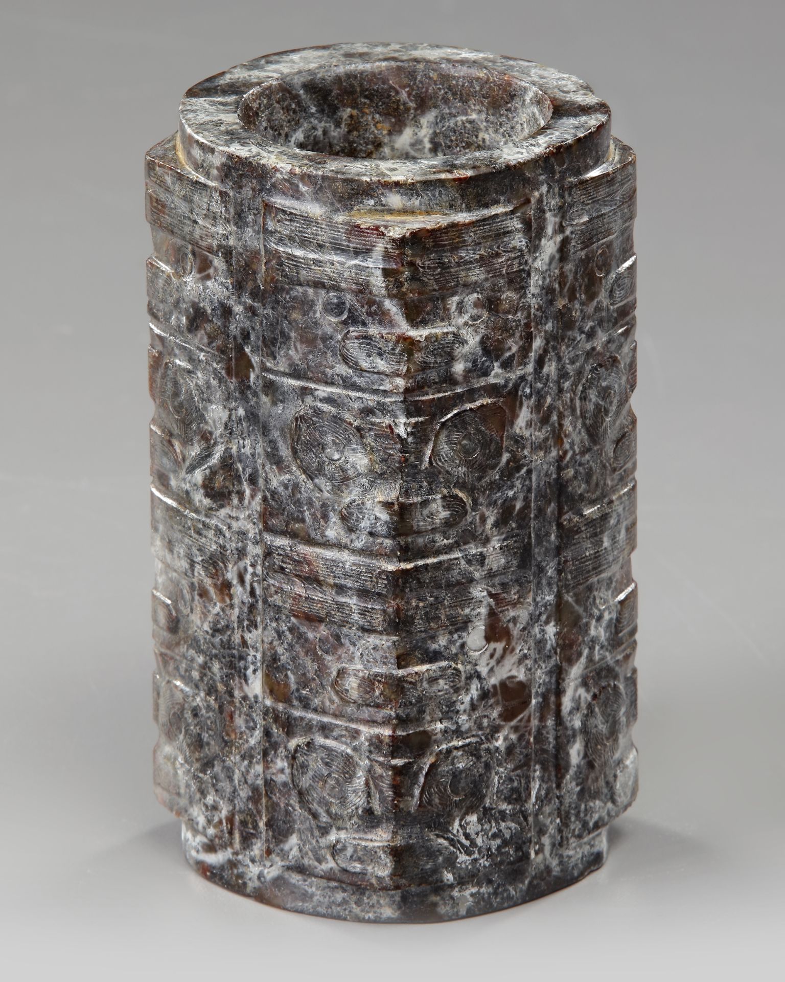 A RARE BLACK JADE RITUAL VESSEL, CONG, SONG DYNASTY (960-1279) - Image 2 of 3