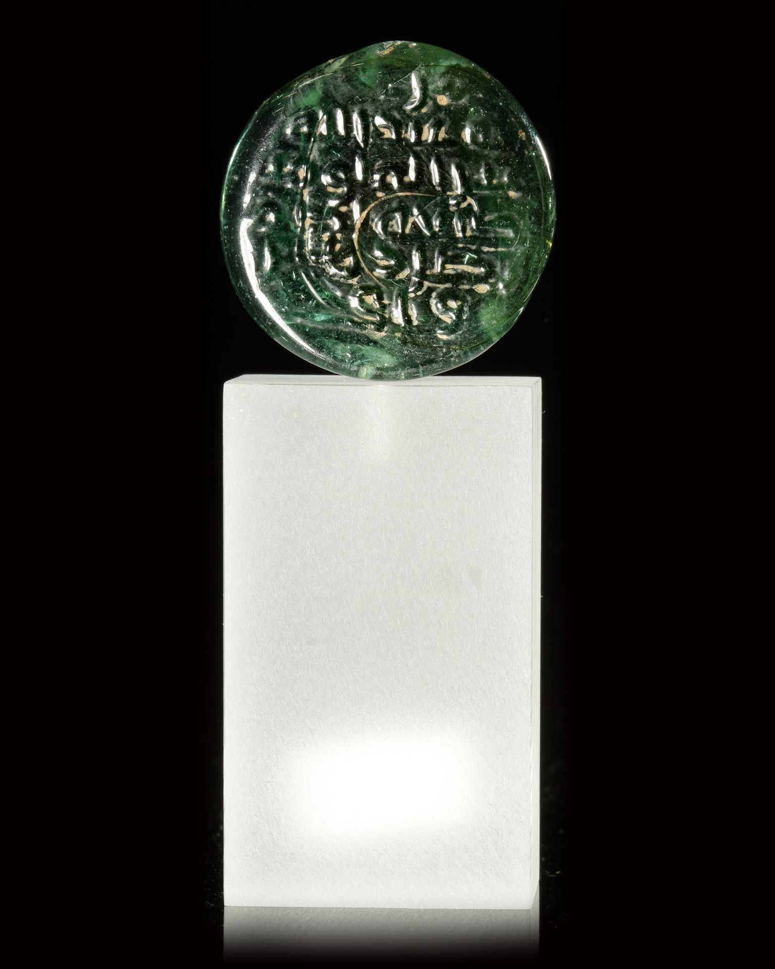 AN ISLAMIC GREEN GLASS LEAD SEAL ( BULLA), 9TH-10TH CENTURY - Image 2 of 5
