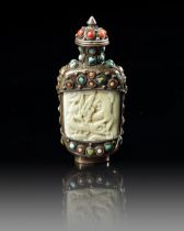 A HARDSTONE-INLAID METAL-MOUNTED CHINESE BONE SNUFF BOTTLE, 19TH-20TH CENTURY