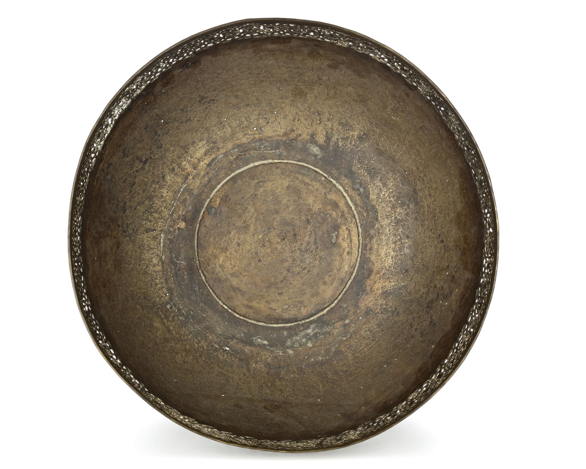AN ISLAMIC BRASS BOWL WITH INSCRIPTIONS, 19TH CENTURY - Image 3 of 4