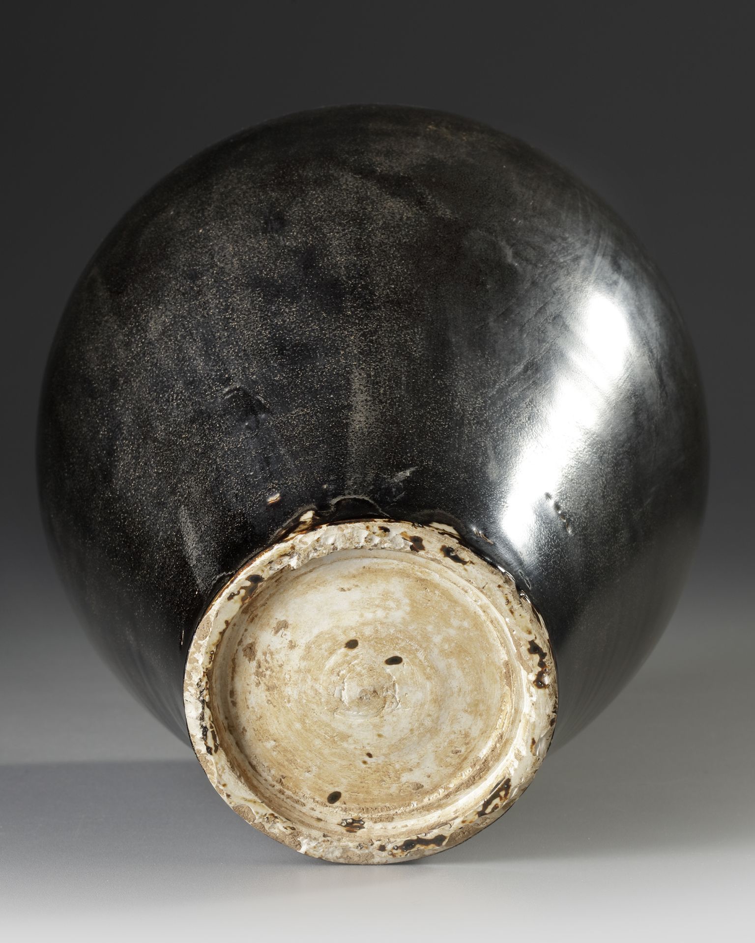 A CHINESE BLACK-GLAZED VASE, SONG PERIOD - Image 4 of 4