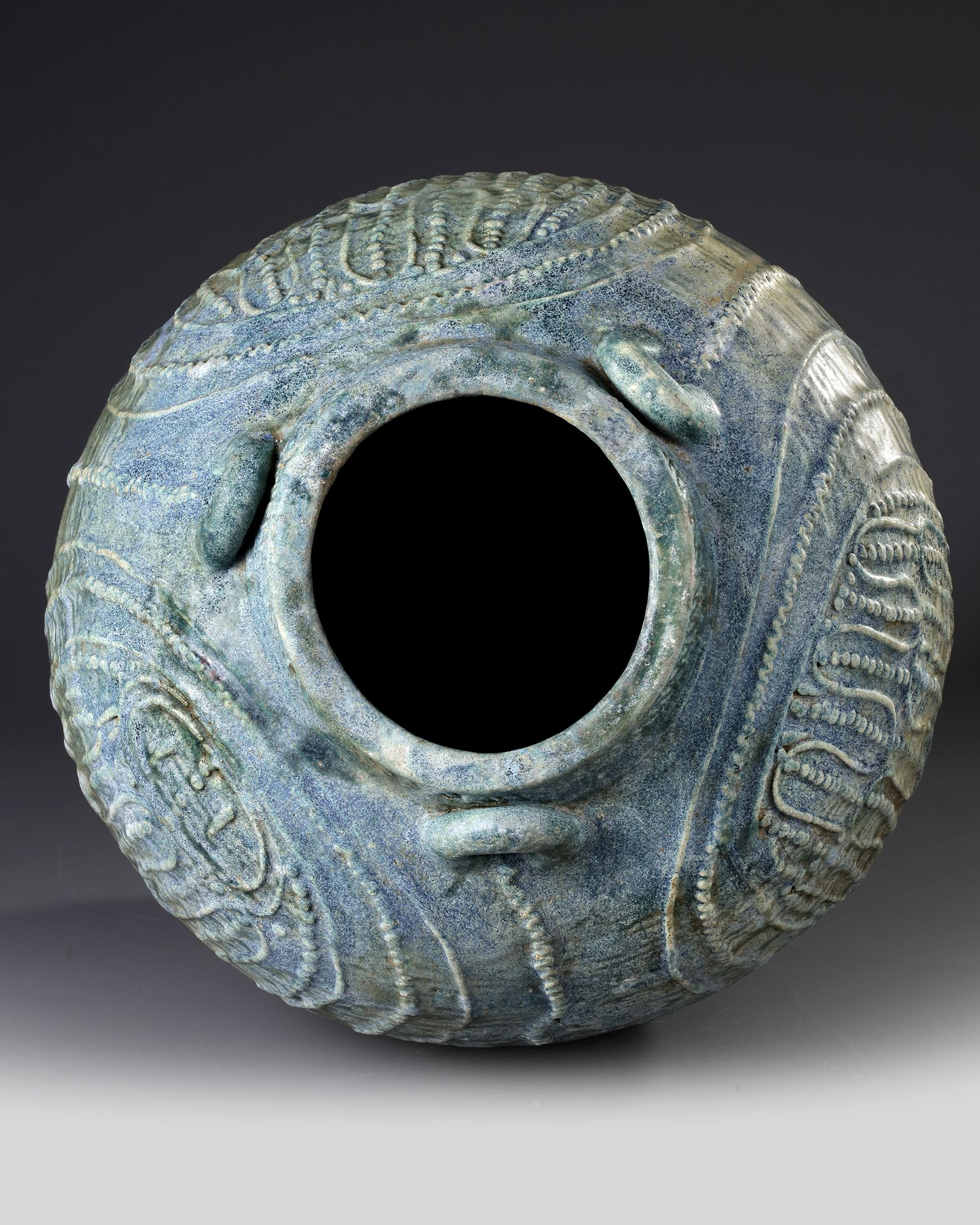 A LARGE POST SASSANIAN TURQUOISE GLAZED POTTERY STORAGE JAR, PERSIA OR IRAQ, 7TH-8TH CENTURY - Image 5 of 5