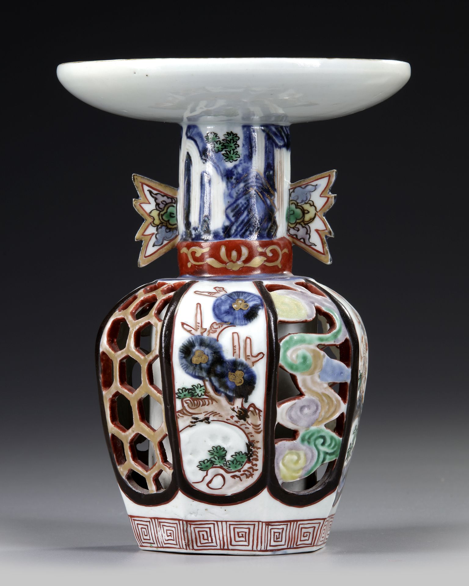 A JAPANESE IMARI DOUBLE-WALLED RETICULATED VASE, 17TH CENTURY - Image 2 of 4