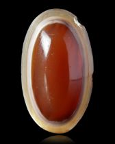 A PLAIN CABOUCHON BANDED AGATE INLAY, 1ST CENTURY AD