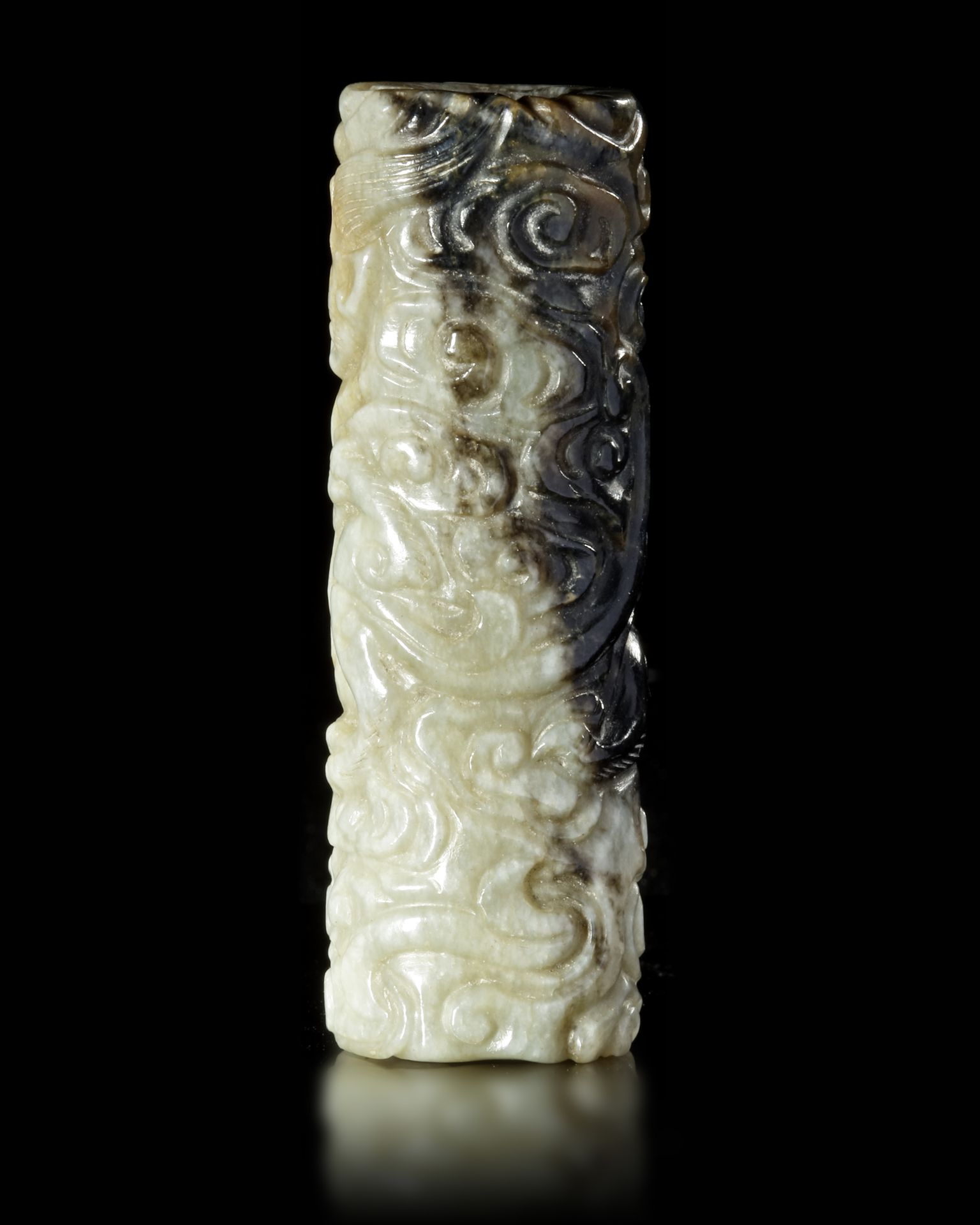 A CHINESE CARVED JADE TUBE PENDANT, MING DYNASTY (1368-1644)