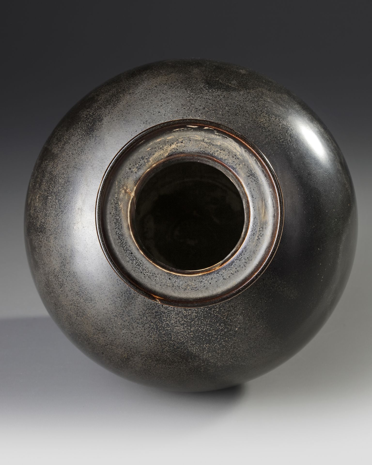 A CHINESE BLACK-GLAZED VASE, SONG PERIOD - Image 3 of 4