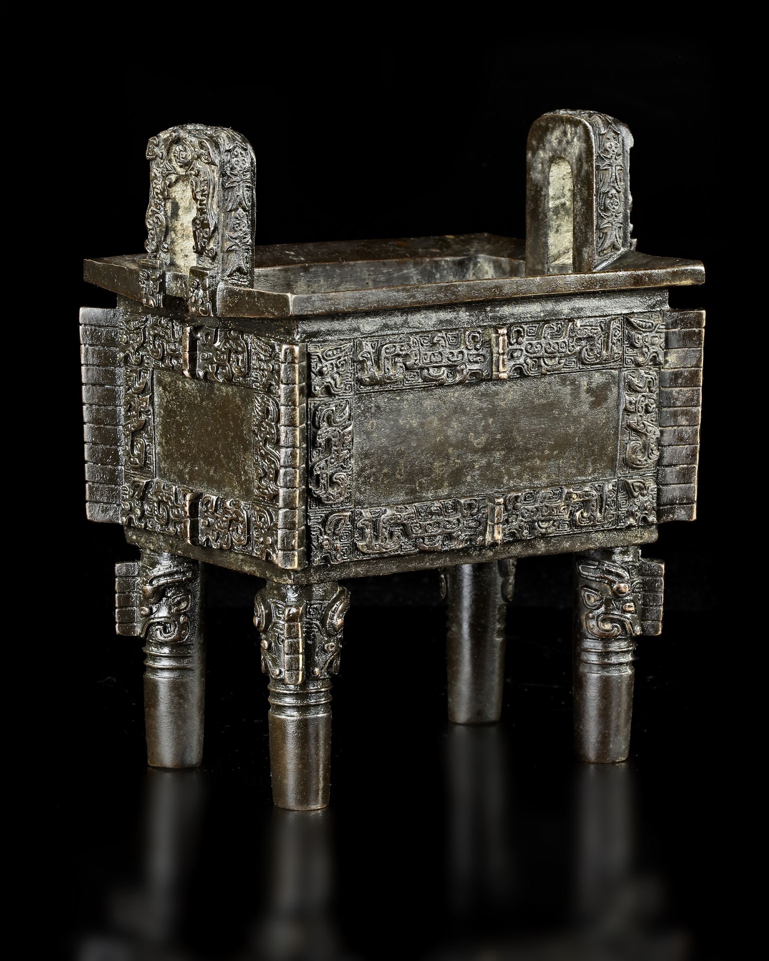 A CHINESE BRONZE CENSER, MING DYNASTY (1368-1644) - Image 2 of 5