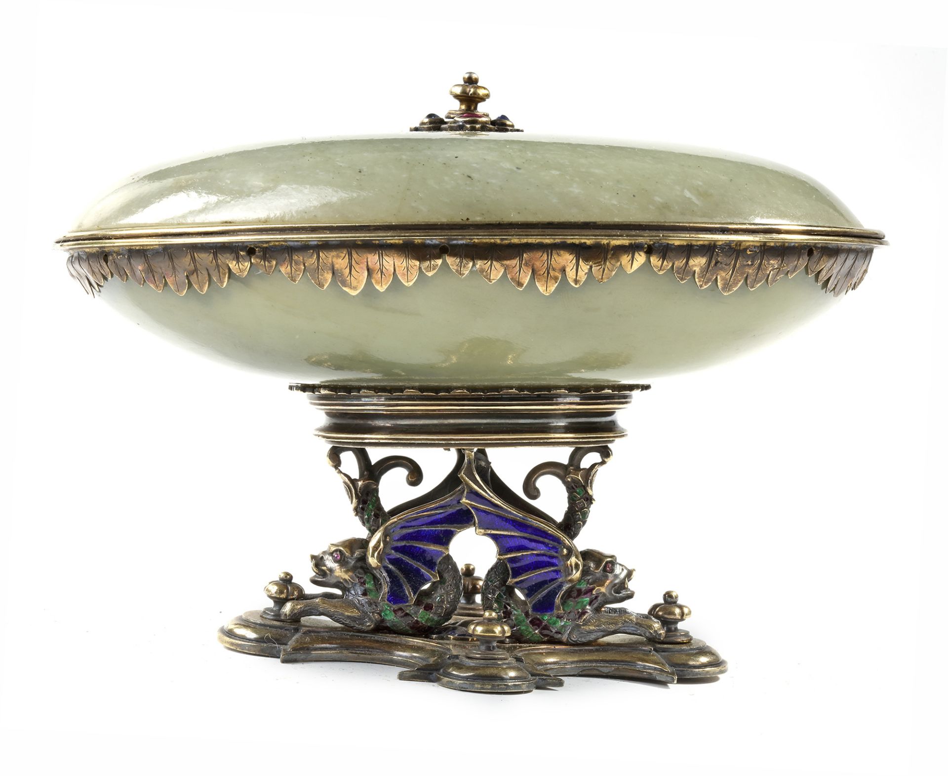 A MUGHAL JADE BOWL AND COVER, 18TH CENTURY