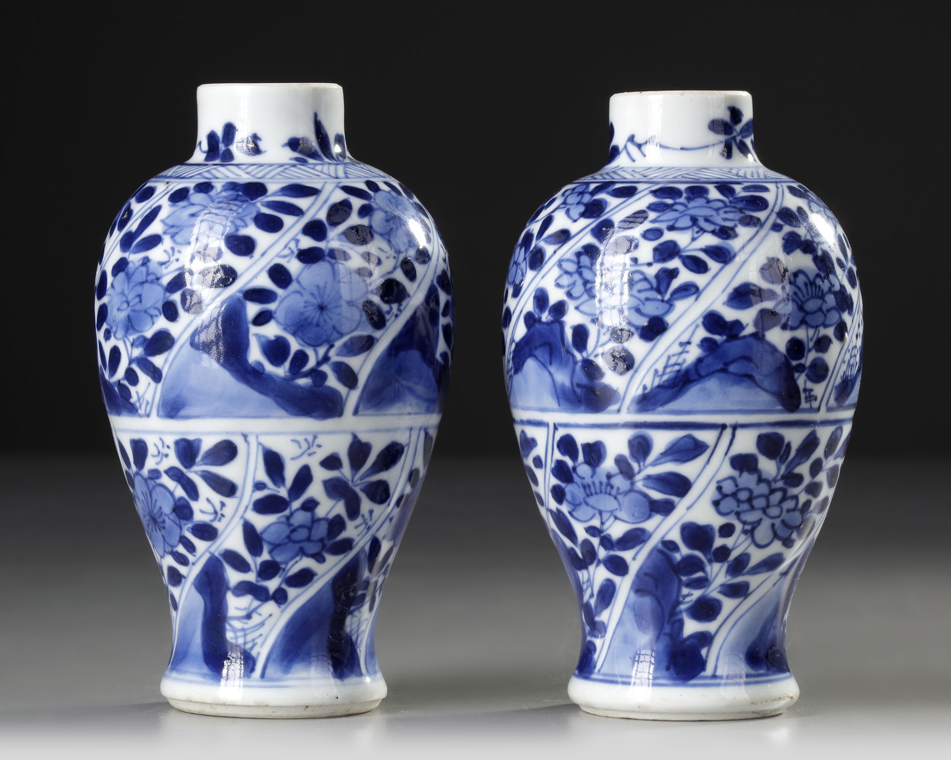 A PAIR OF CHINESE BLUE AND WHITE VASES, KANGXI PERIOD (1662-1722)