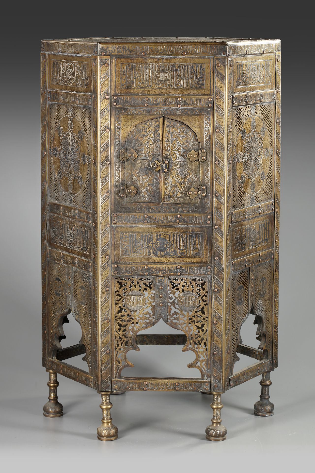 A LARGE CAIROWARE GOLD, SILVER AND COPPER INLAID BRASS KURSI, LATE 19TH CENTURY