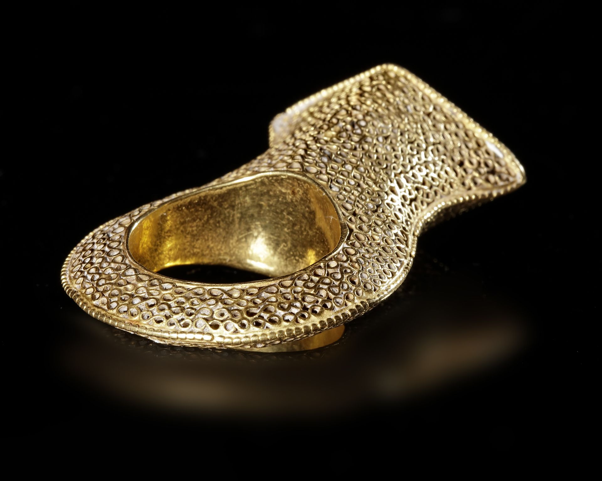 A MAGNIFICENT EARLY ISLAMIC GOLD RING, NEAR EAST 10TH-11TH CENTURY - Bild 5 aus 5