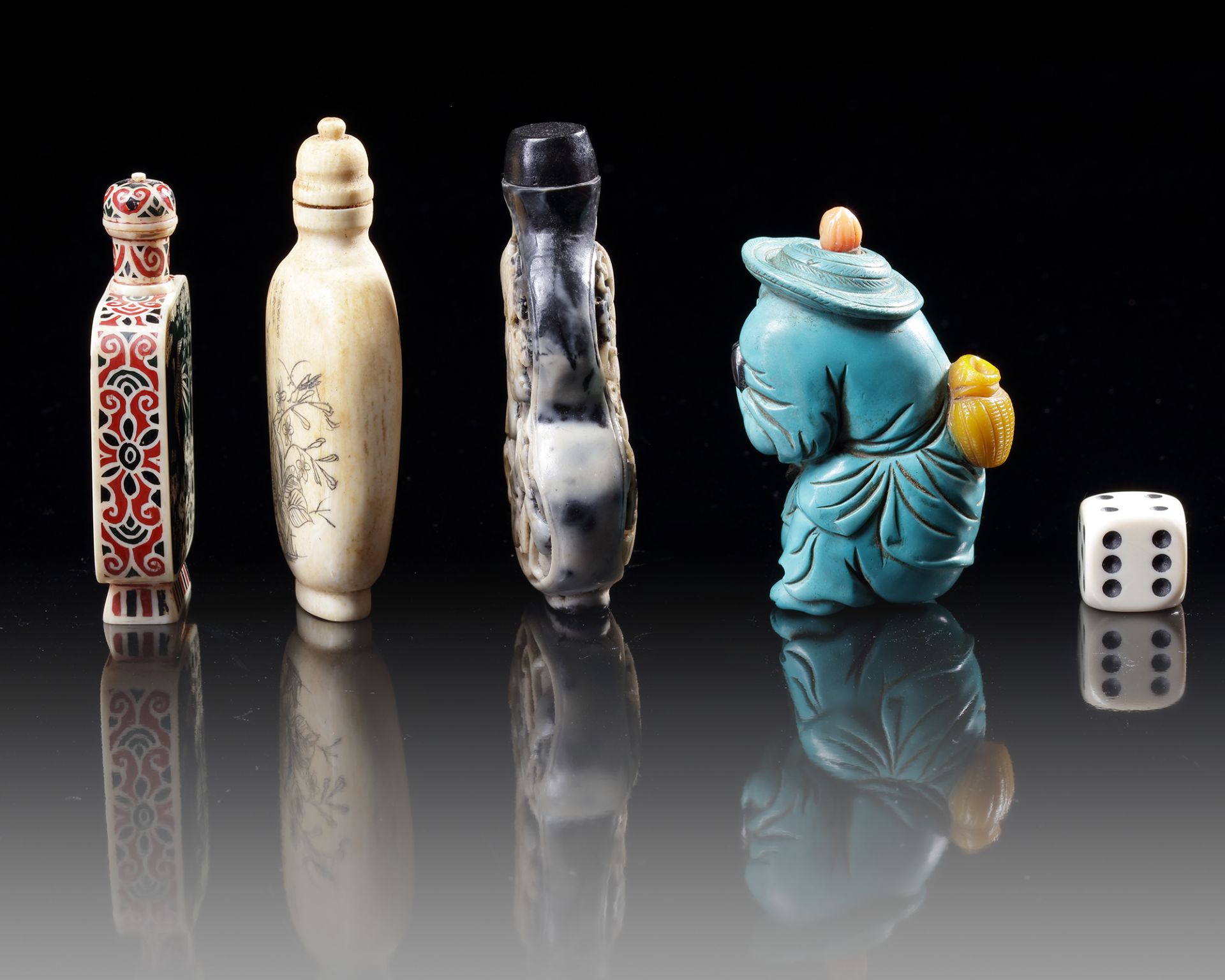 A GROUP OF FOUR CHINESE SNUFF BOTTLES - Image 3 of 3