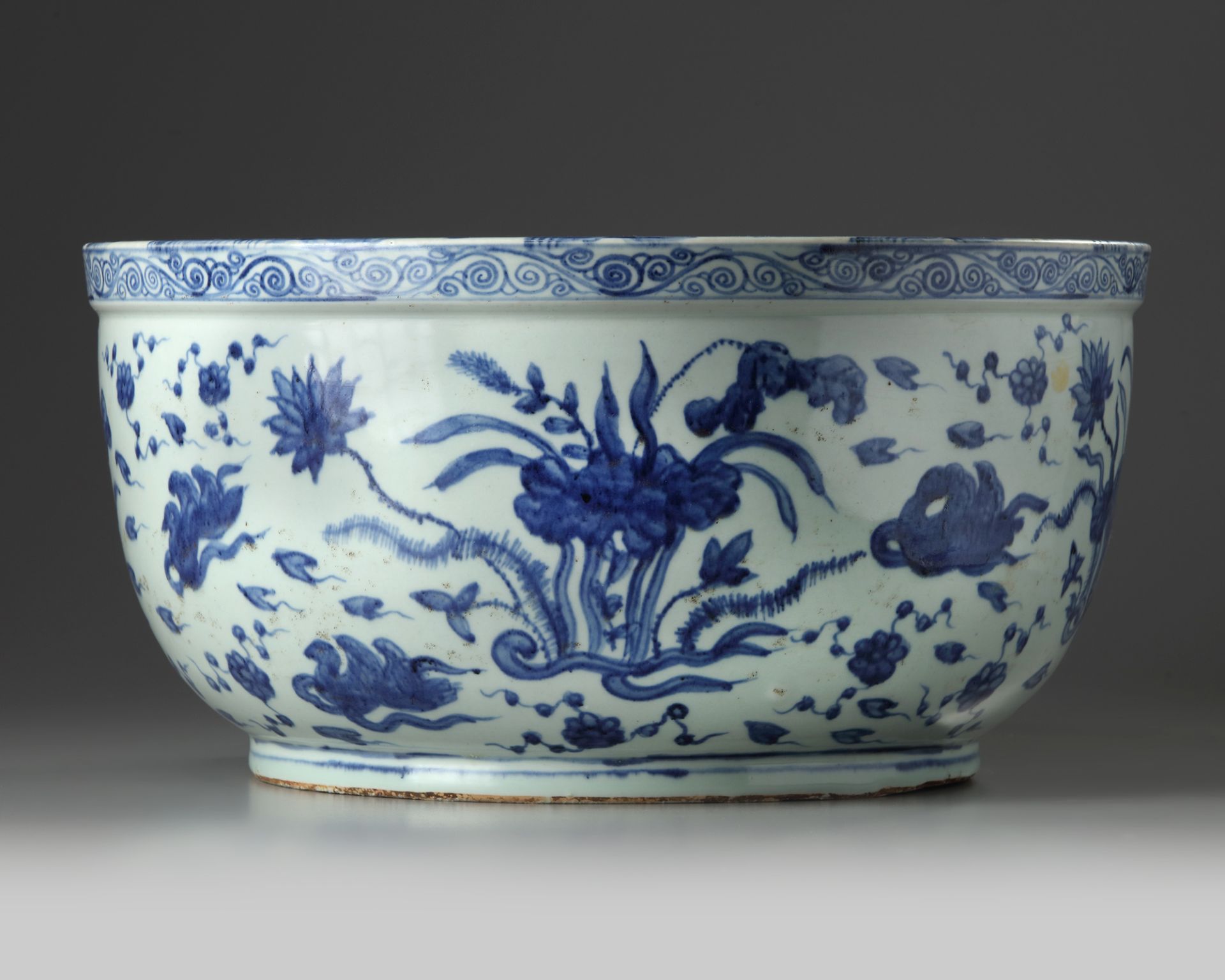 A CHINESE BLUE AND WHITE DUCKS AND LOTUS' BASIN, MING DYNASTY (1368-1644) - Image 2 of 6