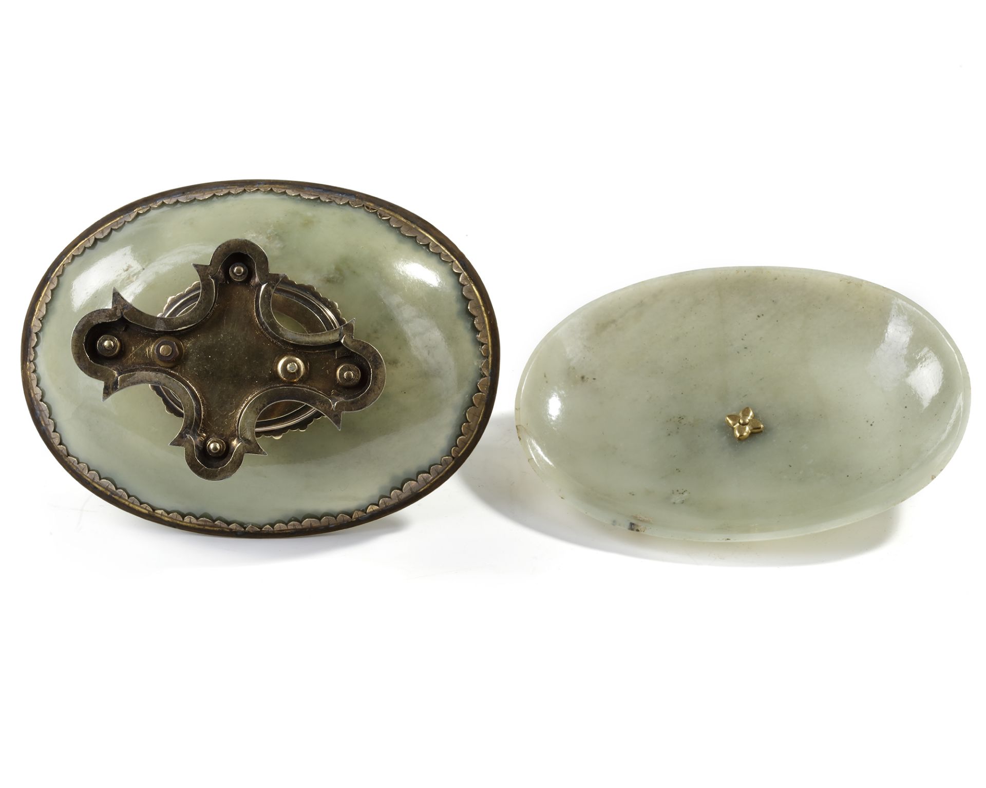 A MUGHAL JADE BOWL AND COVER, 18TH CENTURY - Image 4 of 4