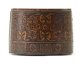 A RASULID LACQUERED CYLINDRICAL WOOD BOX, SOUTH ARABIA, 14TH CENTURY