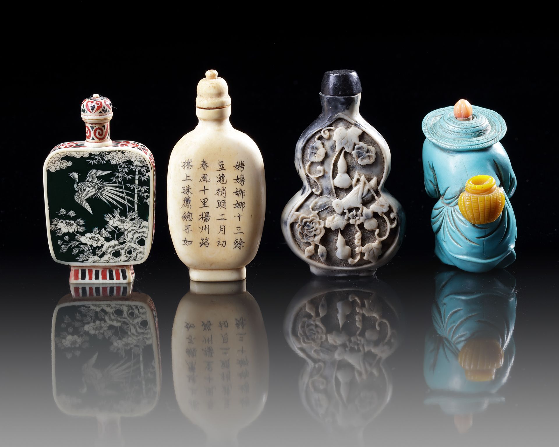 A GROUP OF FOUR CHINESE SNUFF BOTTLES - Image 2 of 3