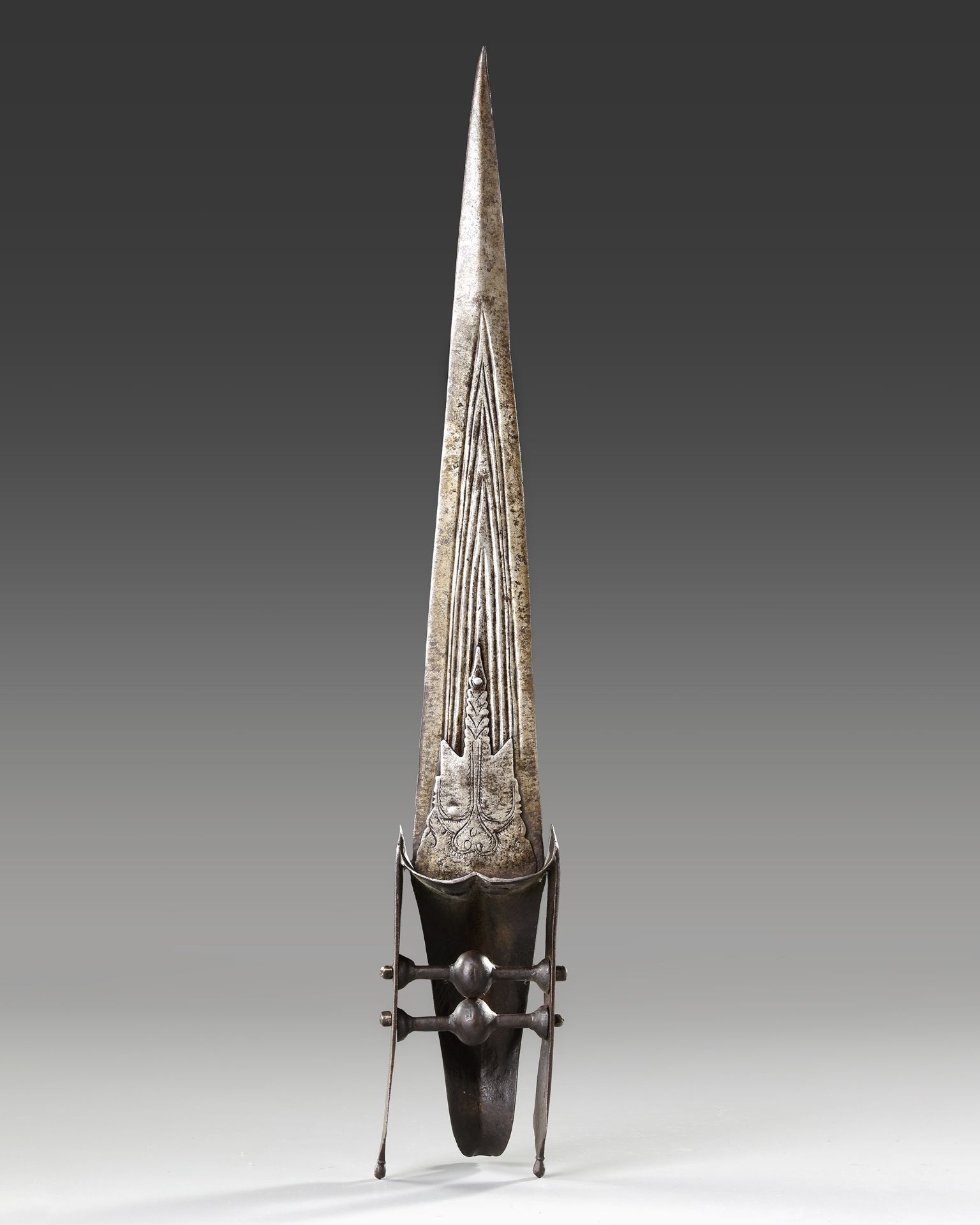 A LARGE INDIAN DAGGER (KATAR), SOUTH INDIA, 19TH CENTURY - Image 2 of 3