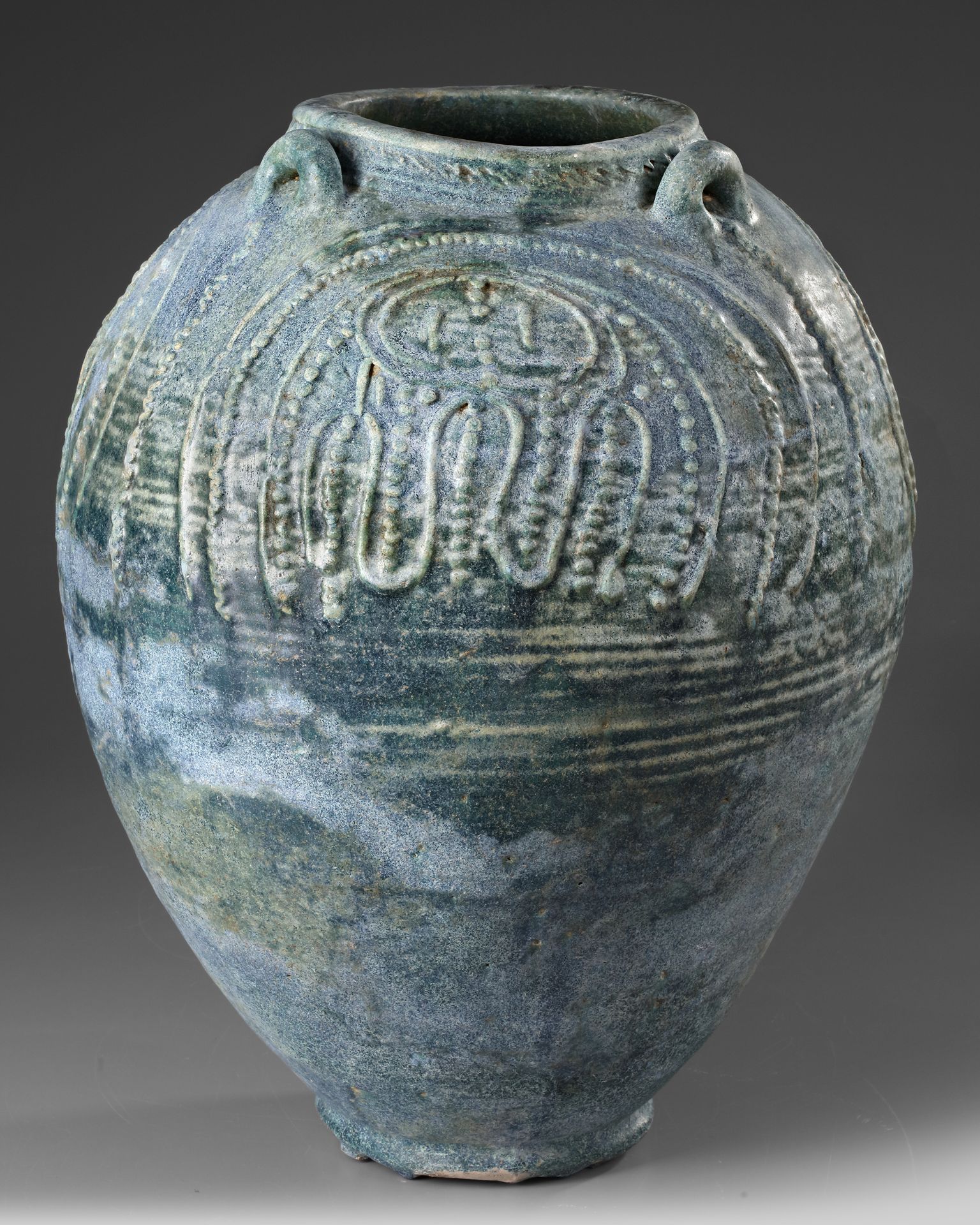 A LARGE POST SASSANIAN TURQUOISE GLAZED POTTERY STORAGE JAR, PERSIA OR IRAQ, 7TH-8TH CENTURY - Image 3 of 5