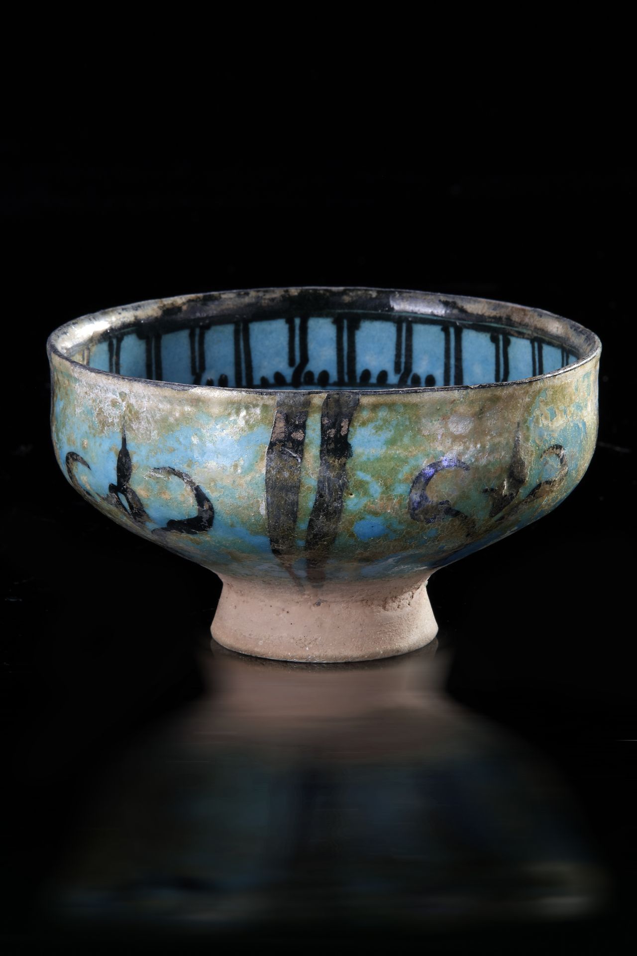A KASHAN TURQUOISE AND BLACK DECORATED BOWL, PERSIA, 13TH CENTURY - Image 3 of 4