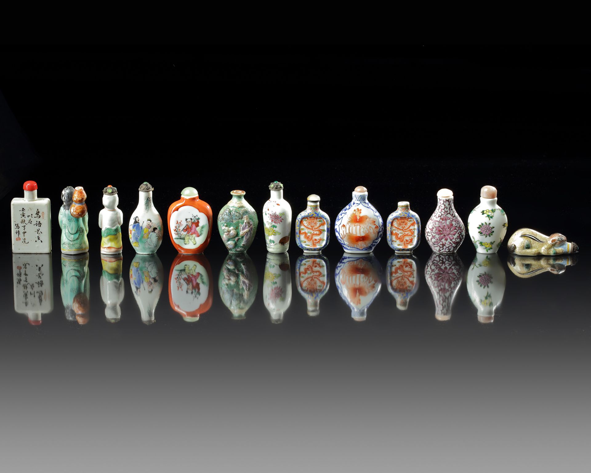 A GROUP OF THIRTEEN CHINESE FAMILLE ROSE SNUFF BOTTLES, 19TH/20TH CENTURY - Image 3 of 3