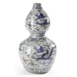 A CHINESE BLUE AND WHITE DOUBLE GOURD VASE, MING DYNASTY (1368-1644) OR LATER