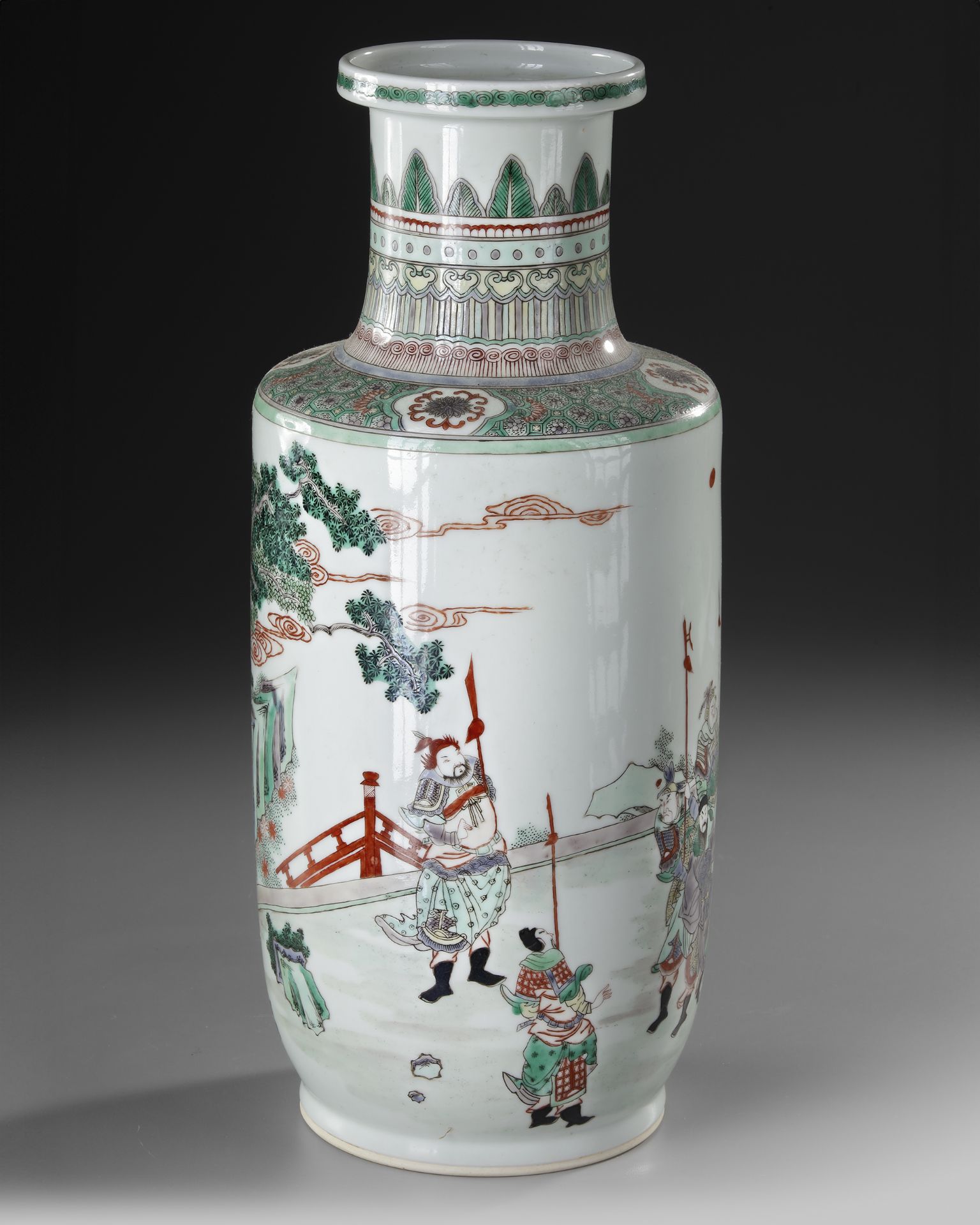 A CHINESE FAMILLE-VERTE ROULEAU VASE, QING DYNASTY (1644-1911) - Bild 2 aus 3