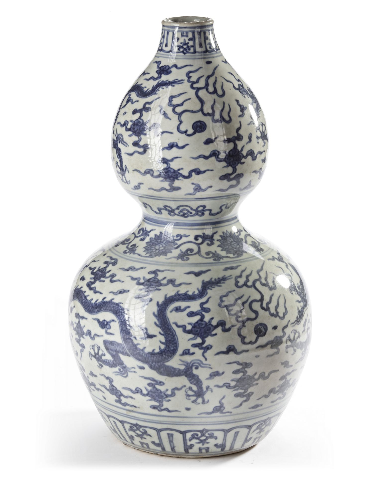 A CHINESE BLUE AND WHITE DOUBLE GOURD VASE, MING DYNASTY (1368-1644) OR LATER - Bild 2 aus 4