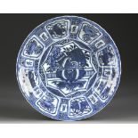 A CHINESE BLUE AND WHITE KRAAK PORCELAIN' DISH, WANLI PERIOD (1572-1620)