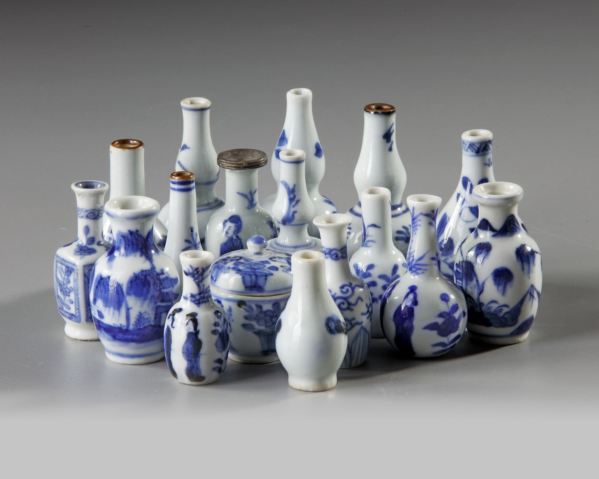 A COLLECTION OF 17 BLUE AND WHITE MINIATURE VASES, KANGXI (1661-1722)- QIANLONG PERIOD (1735-1796) - Image 2 of 3