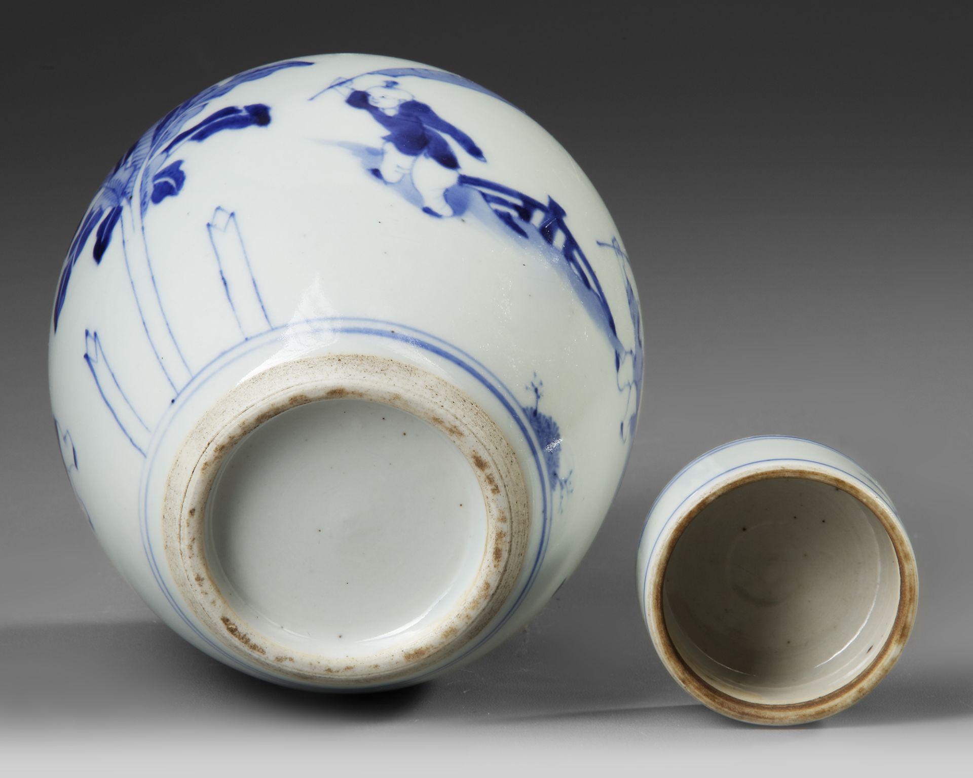 A CHINESE BLUE AND WHITE JAR WITH COVER, 19TH CENTURY - Image 5 of 5