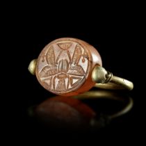 A PHOENICIO - RING WITH A CARNELIAN SCARABOID, 7TH-8TH CENTURY BC