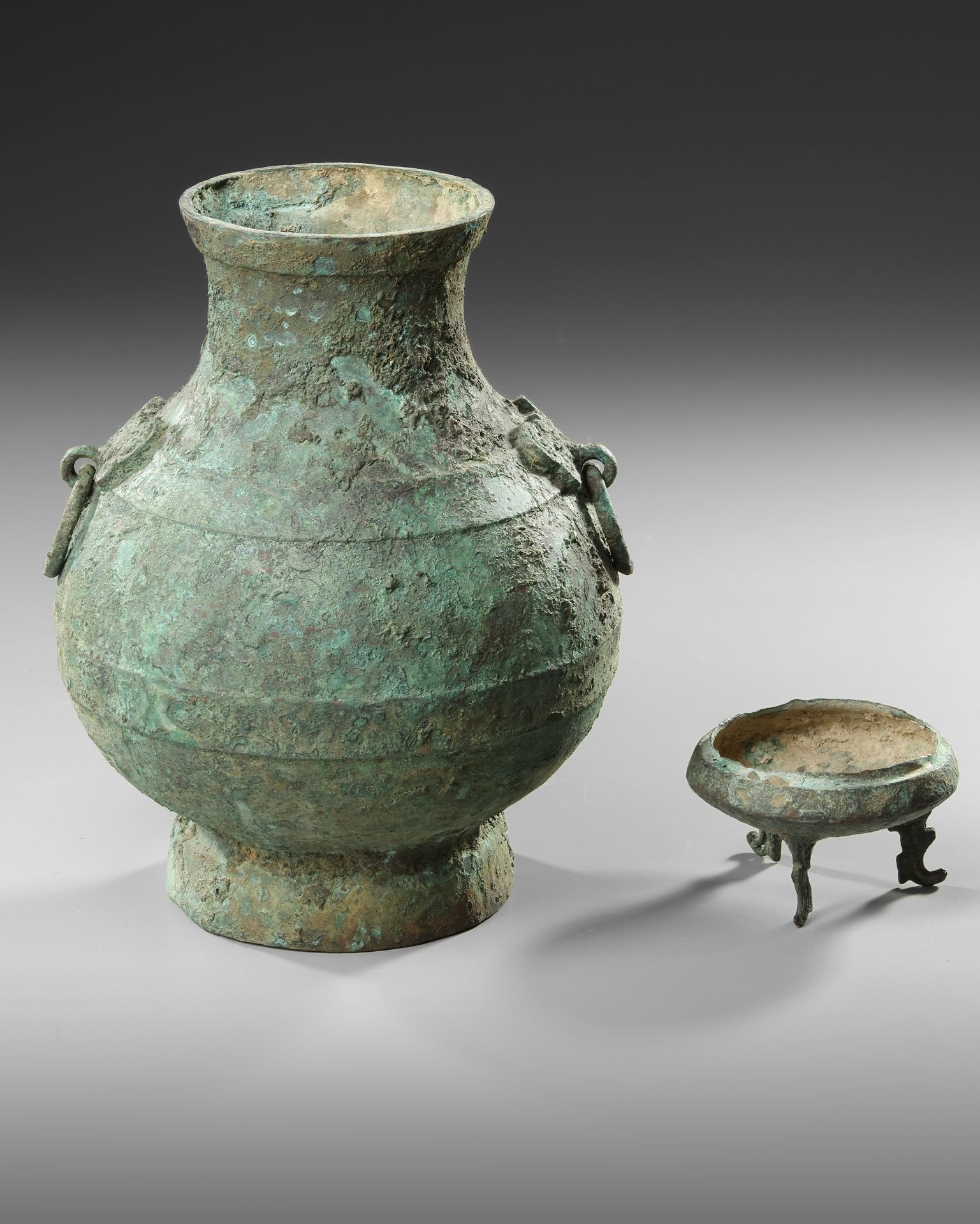 A CHINESE BRONZE RITUAL HU VASE, HAN DYNASTY (206 BC-220 AD) OR LATER - Image 4 of 5