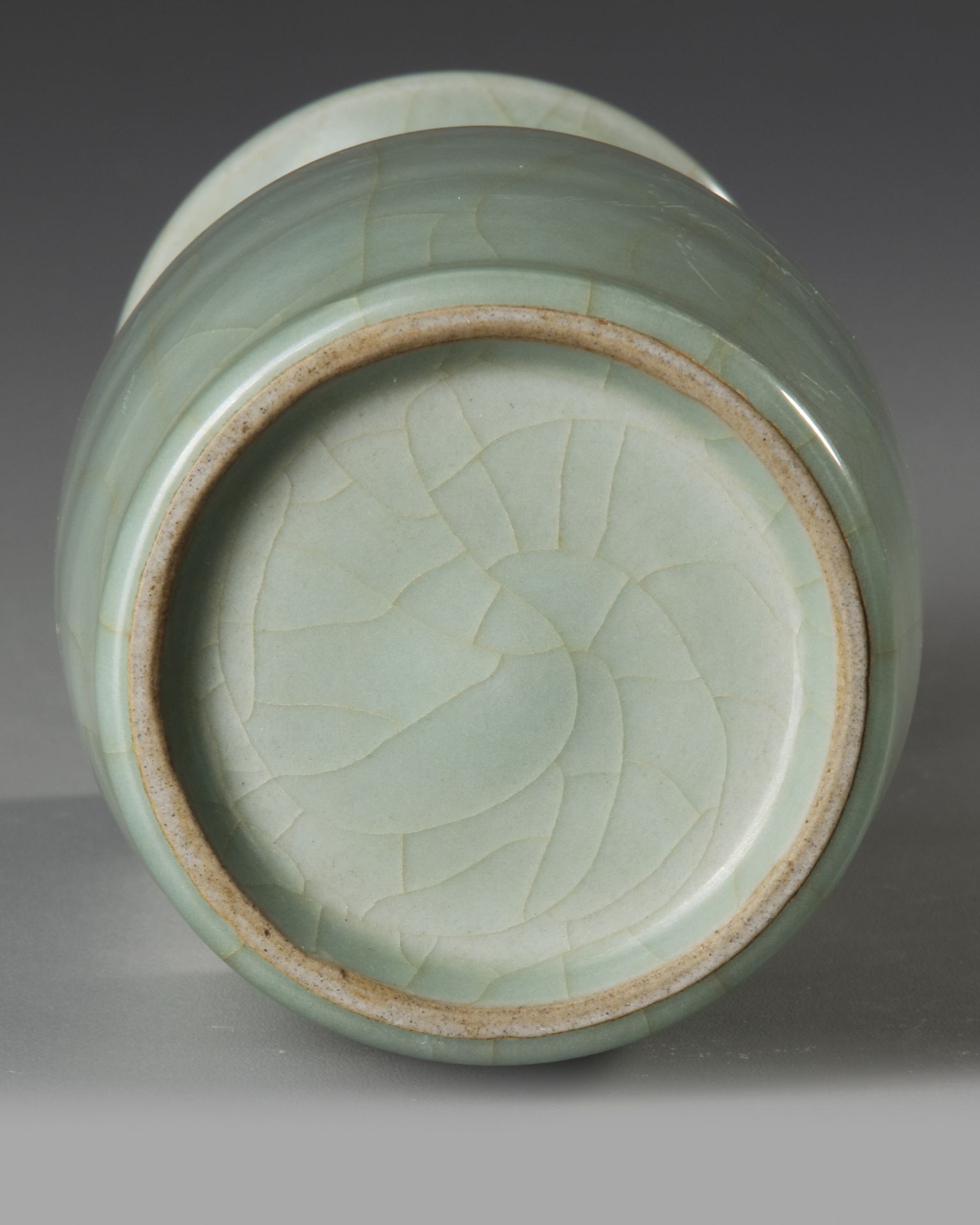 A CHINESE LONGQUAN CELADON ‘TWIN-PHOENIX’ MALLET VASE, 19TH CENTURY - Image 4 of 4