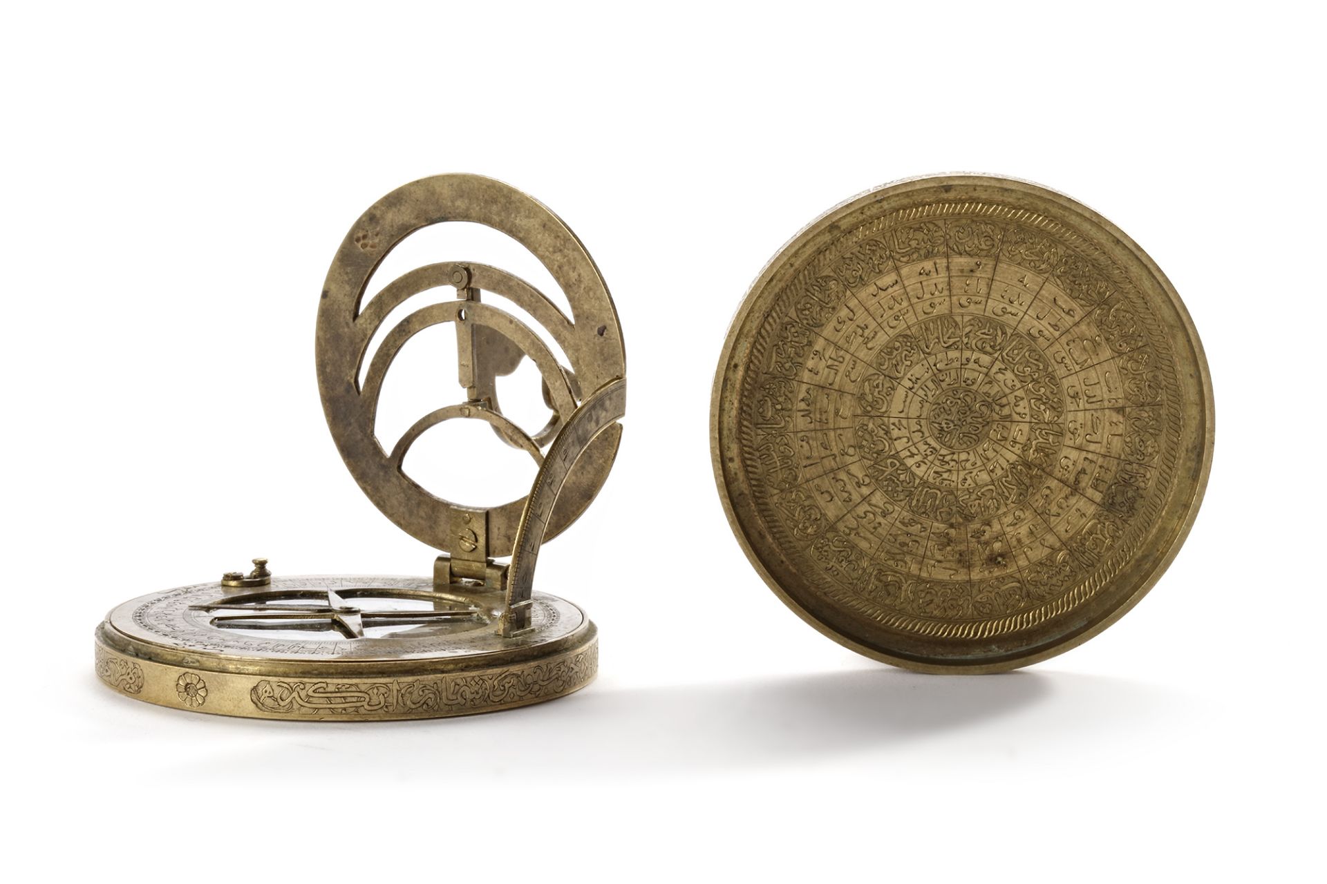 A RARE PERSIAN QIBLA FINDER FITTED WITH A EUROPEAN STYLE "UNIVERSAL" SUNDIAL, 18TH CENTURY - Image 7 of 9