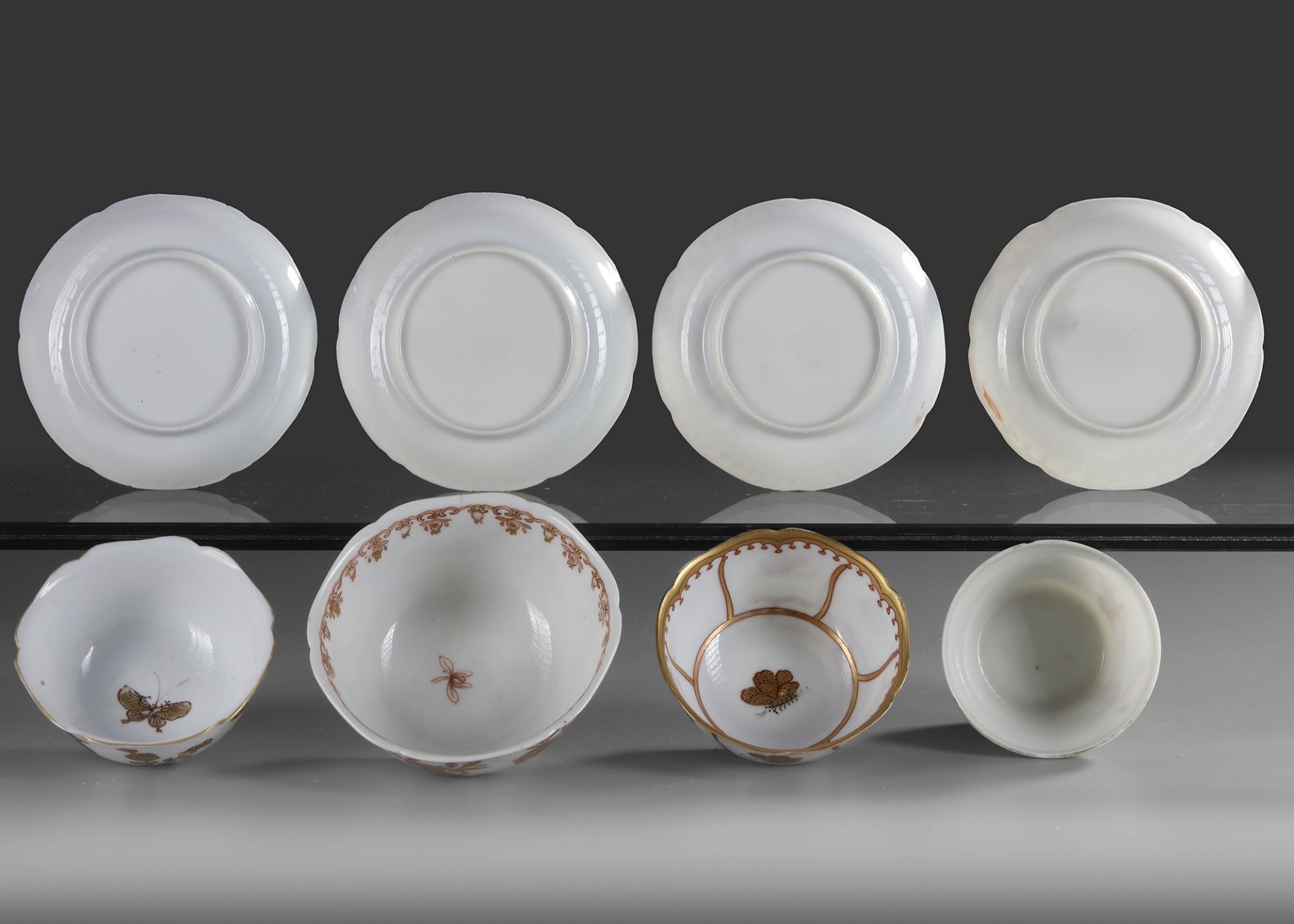 FOUR GILT CHINESE CUPS AND FOUR SAUCERS, 18TH CENTURY - Image 3 of 3