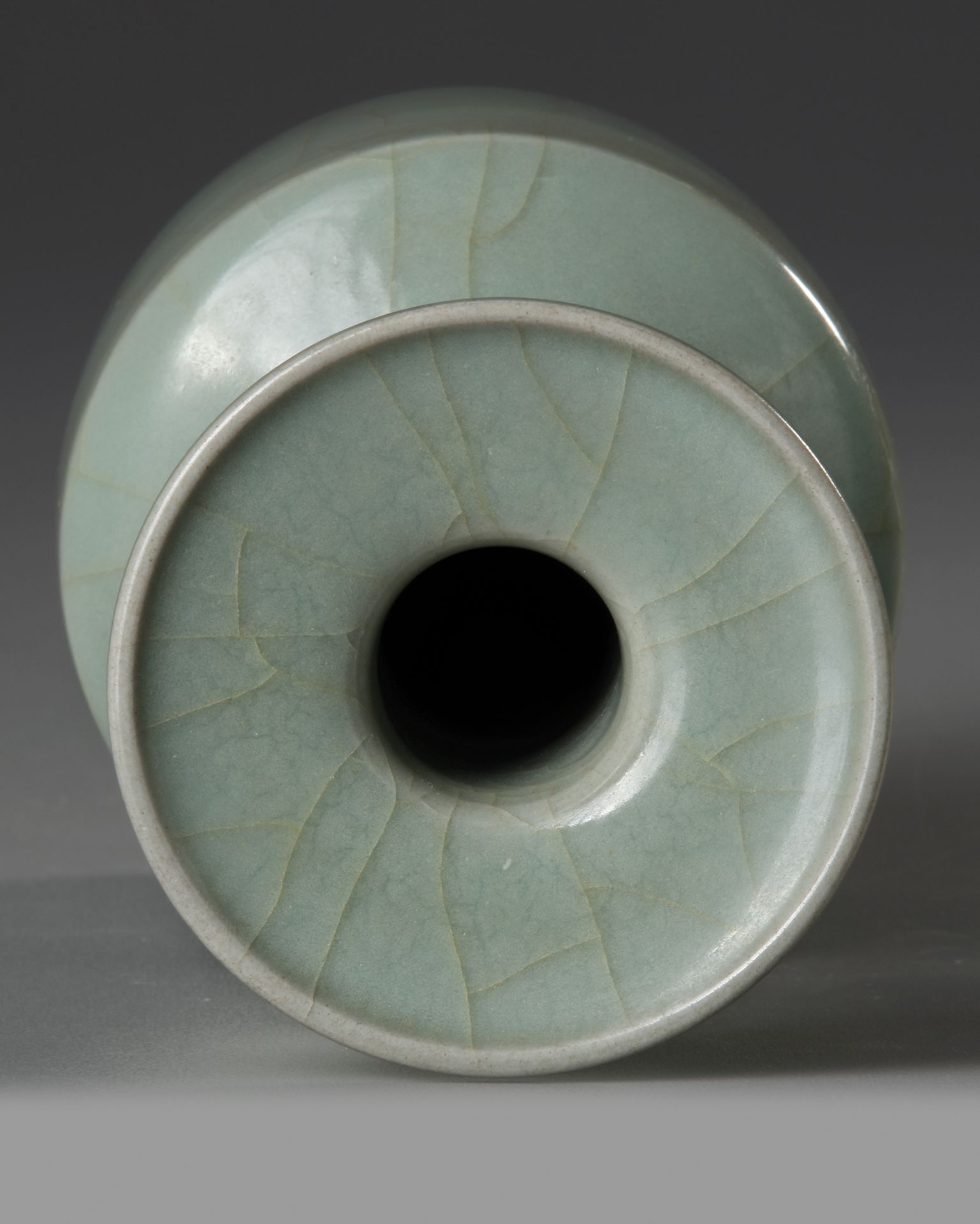 A CHINESE LONGQUAN CELADON ‘TWIN-PHOENIX’ MALLET VASE, 19TH CENTURY - Image 3 of 4