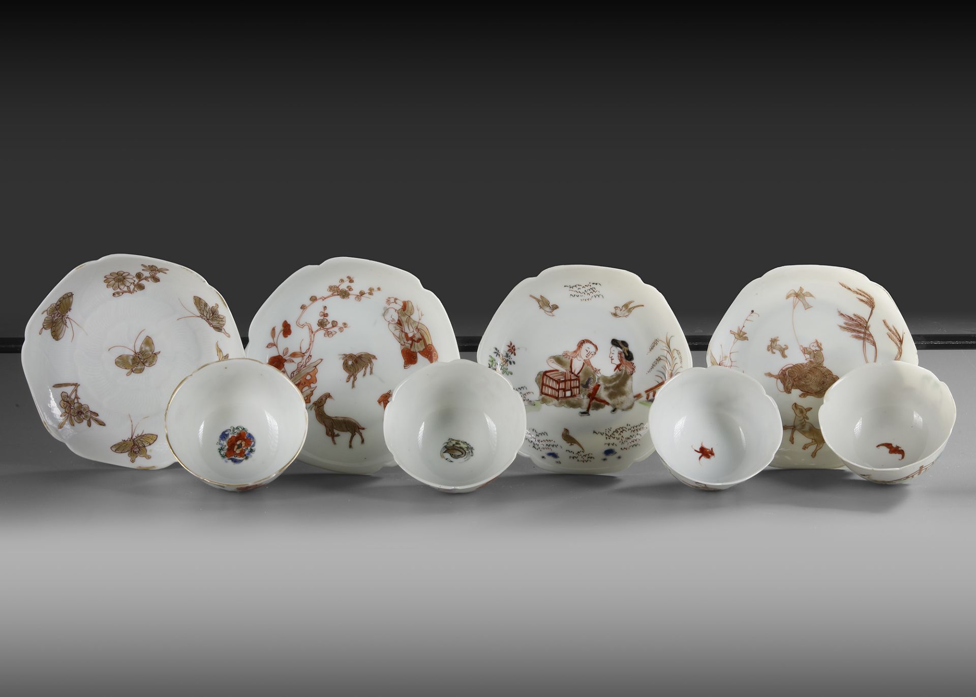 A COLLECTION OF FOUR CHINESE FAMILLE VERTE CUPS AND FOUR SAUCERS, YONGZHENG PERIOD (1722-1735) - Bild 4 aus 4