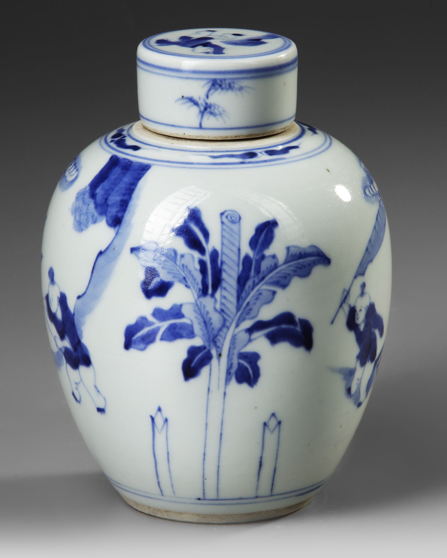 A CHINESE BLUE AND WHITE JAR WITH COVER, 19TH CENTURY - Bild 2 aus 5