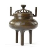 A JAPANESE BRONZE INCENSE BURNER (KOURO), MEIJI PERIOD (LATE 19TH CENTURY)