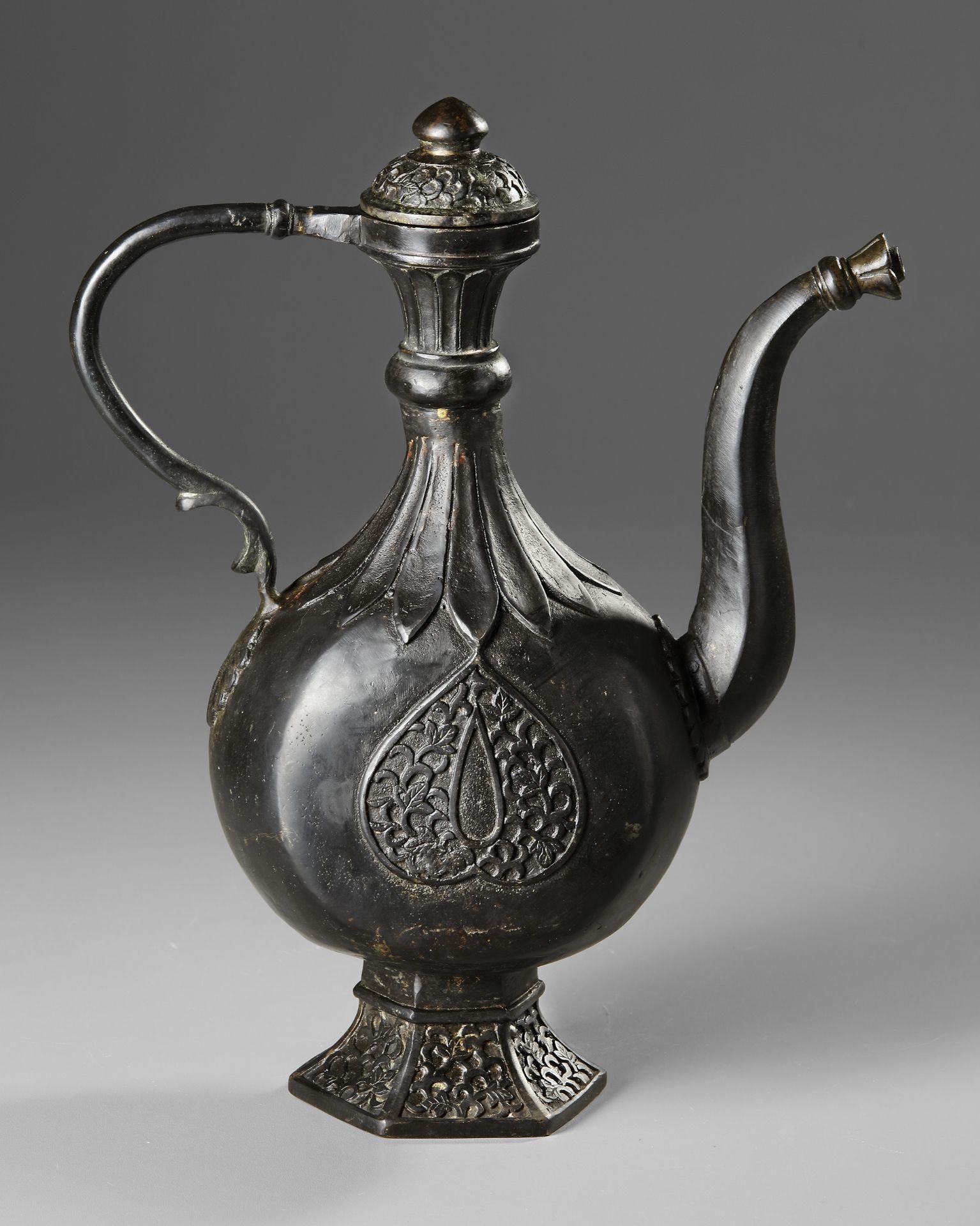 A DECCANI CAST BRASS EWER, INDIA, 17TH CENTURY OR LATER - Image 2 of 4