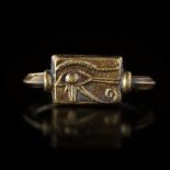 A PHOENICIAN RING IN GOLD WITH AN EYE OF HORUS, 6TH-7TH CENTURY CENTURY BC